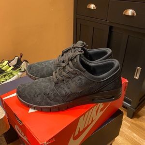 Mens Nike SB Janoski Max skate shoe